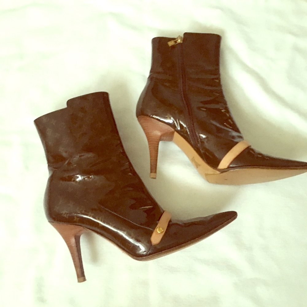 Louis Vuitton Brown patent leather ankle booties 37 (6.5-7)
